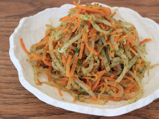 にんじんともやしの青のり和えの完成画像