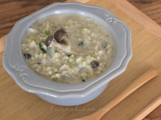 そばの実の雑炊を豆乳みそで仕上げた画像